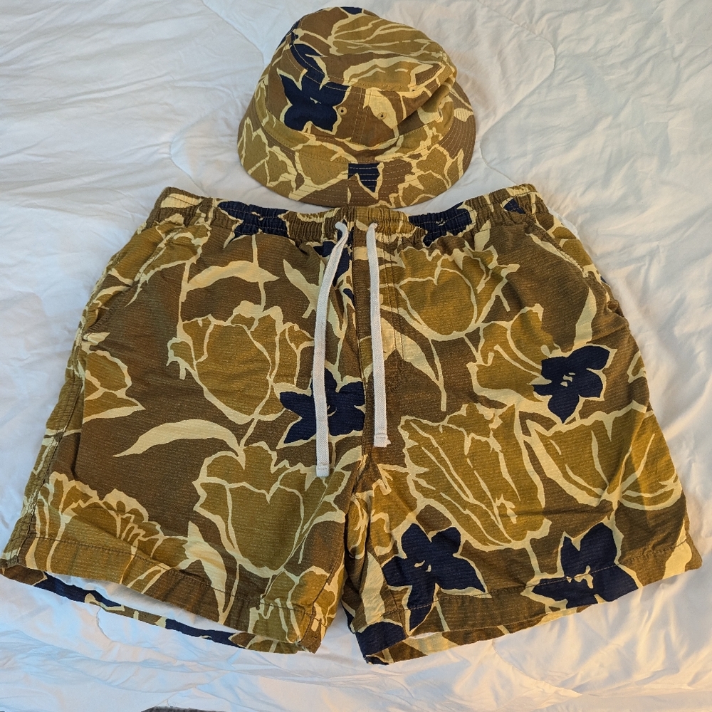 J. Crew 6" Dock Shorts Floral Pattern with matching reversible bucket hat